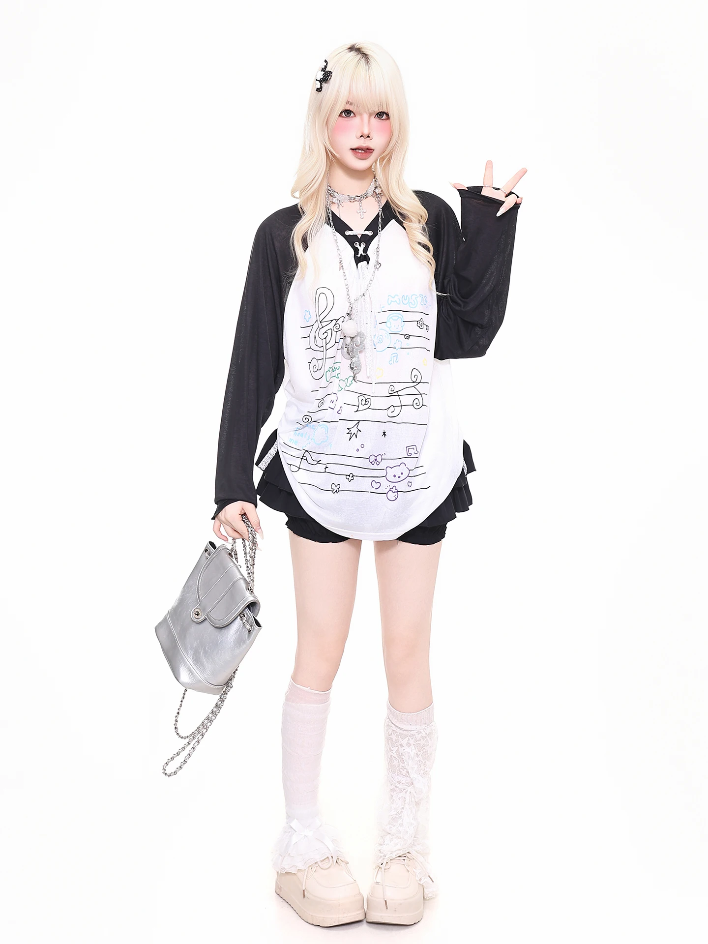 女 ラインを着るなら、今こそY2KのカートゥーンTシャツがベスト？