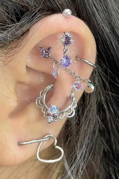 紫色のビジュー付き吊り下げイヤリング【チタン製・パールデザイン・両頭タイプ・取り外し可能】