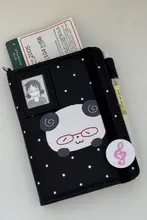 かわいらしいパンダデザインのパスポートケース【ドット柄・多機能収納】