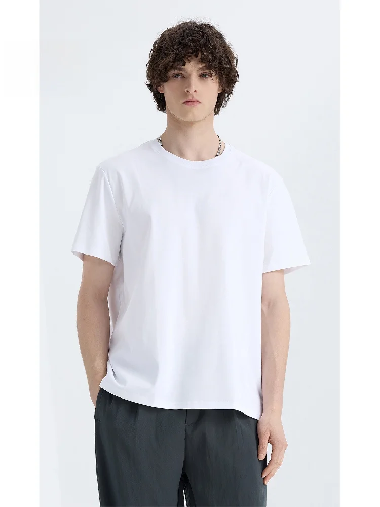 白Tシャツ 似合う 男 にぴったりな5選：なぜシンプルな白が今、日本の男性ファッションを変えるのか？