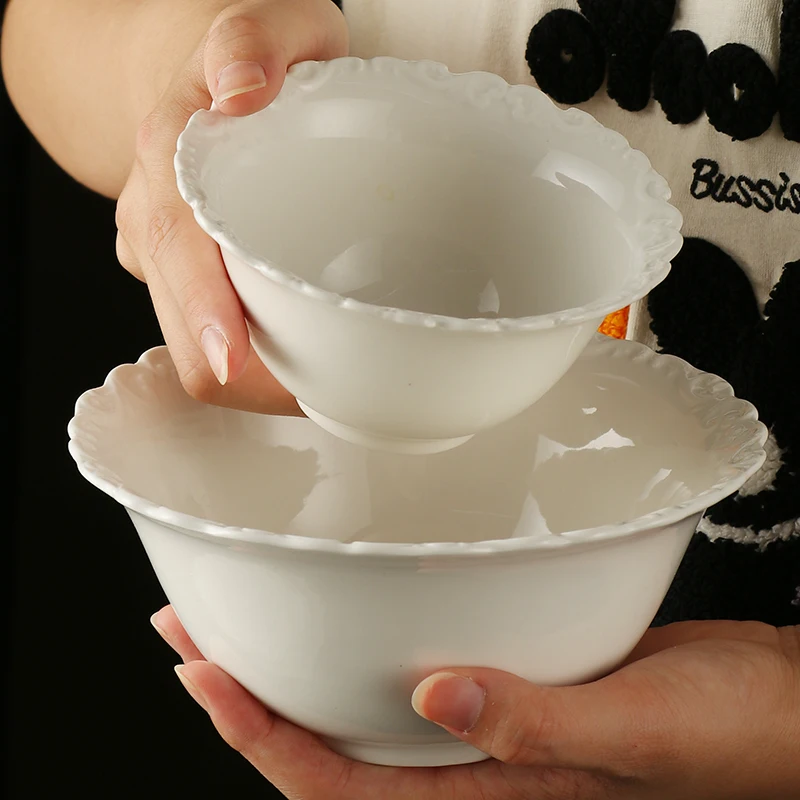 高級感ある陶磁器製果物皿：おしゃれな洋食器とデザート容器のデザイン実用性
