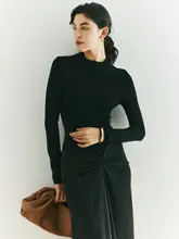 上品な通勤スタイルのレディースワンピース【スリムフィット・パネルデザイン・ロング丈】