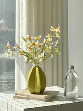 リアル感のある造花と陶器製花瓶【テーブル装飾用・インテリア・撮影用】