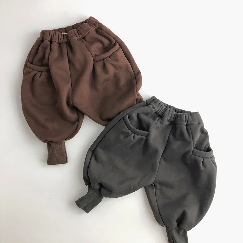 秋冬用 キッズスポーツパンツ：一体型フリースで肌にやさしい暖かさを実現