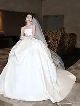 ウェディングベール付きサテン製ロングトレーンドレス【新婦用・撮影用小物】