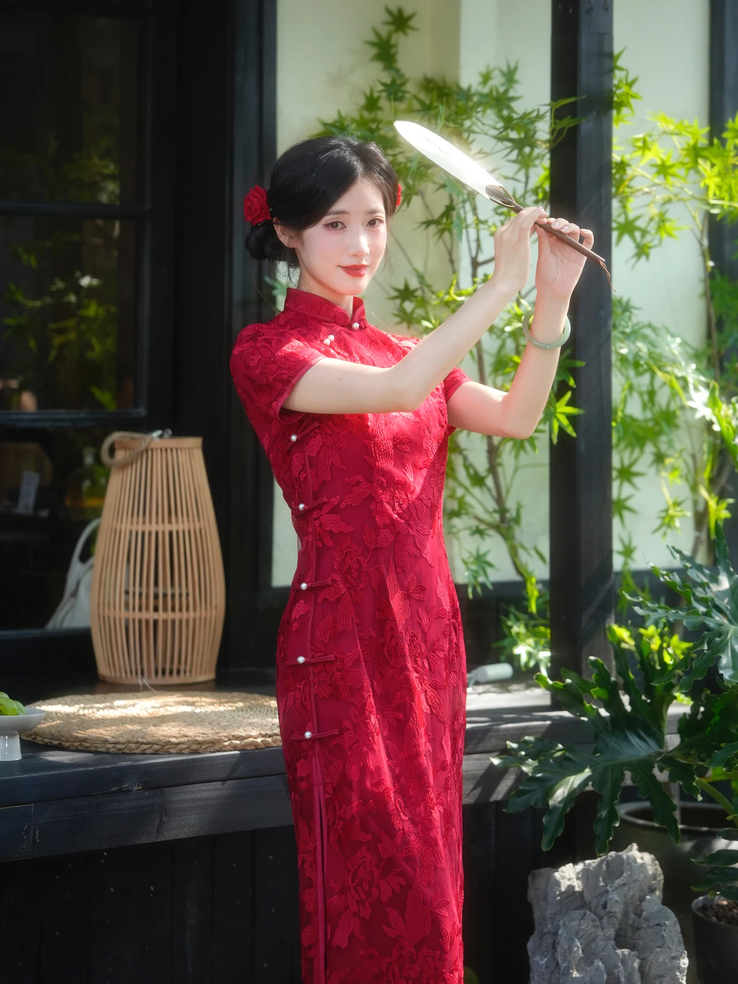 中国婚礼衣装の種類を教えてください：上品な赤いチャイナドレスの特徴と実用性