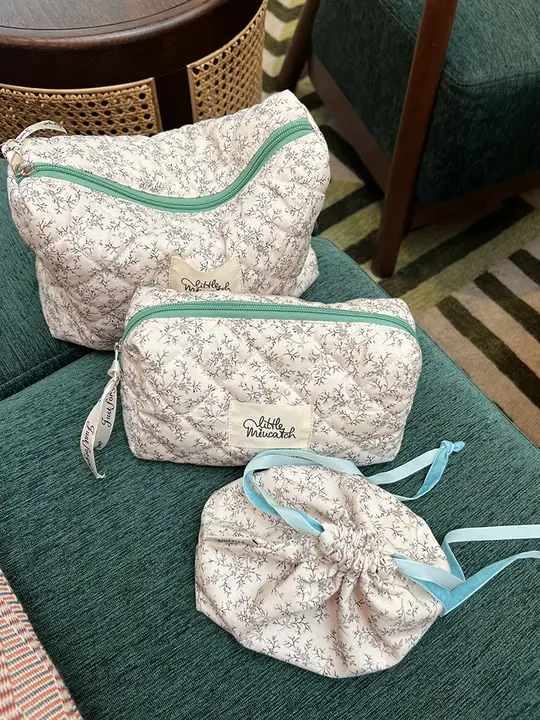 フラワープリントの大容量コスメポーチ【巾着型・ハンドバッグ・マルチ収納可】