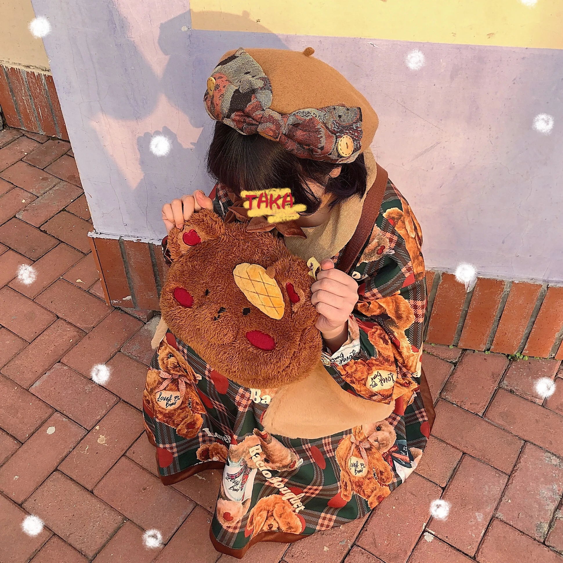 手作りパッチワークベレー帽：かわいいクマデザインで冬の保温性を実現
