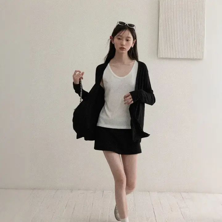 黒の中長丈長袖Tシャツ【レディース・カジュアル・UVカット】