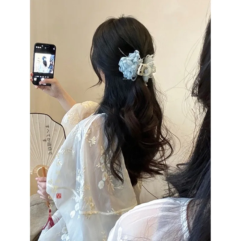 お祭りに使える手作り髪飾りは、どう選ぶ？民族風の花柄フェザークリップがおすすめの理由