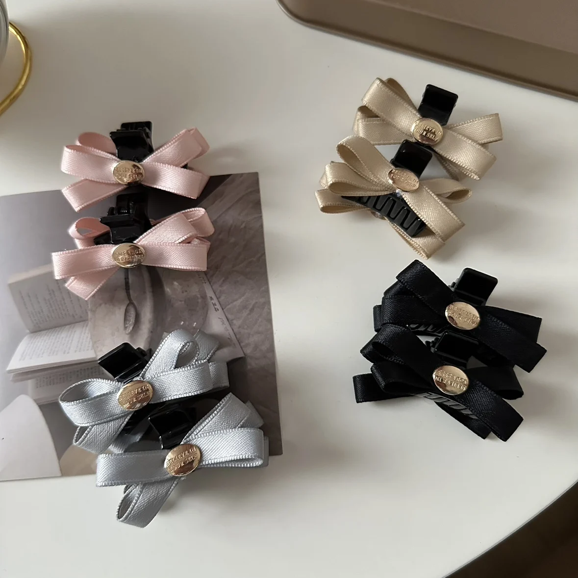 かんざし くし 二本使いのためのフランス風リボンヘアクリップセット