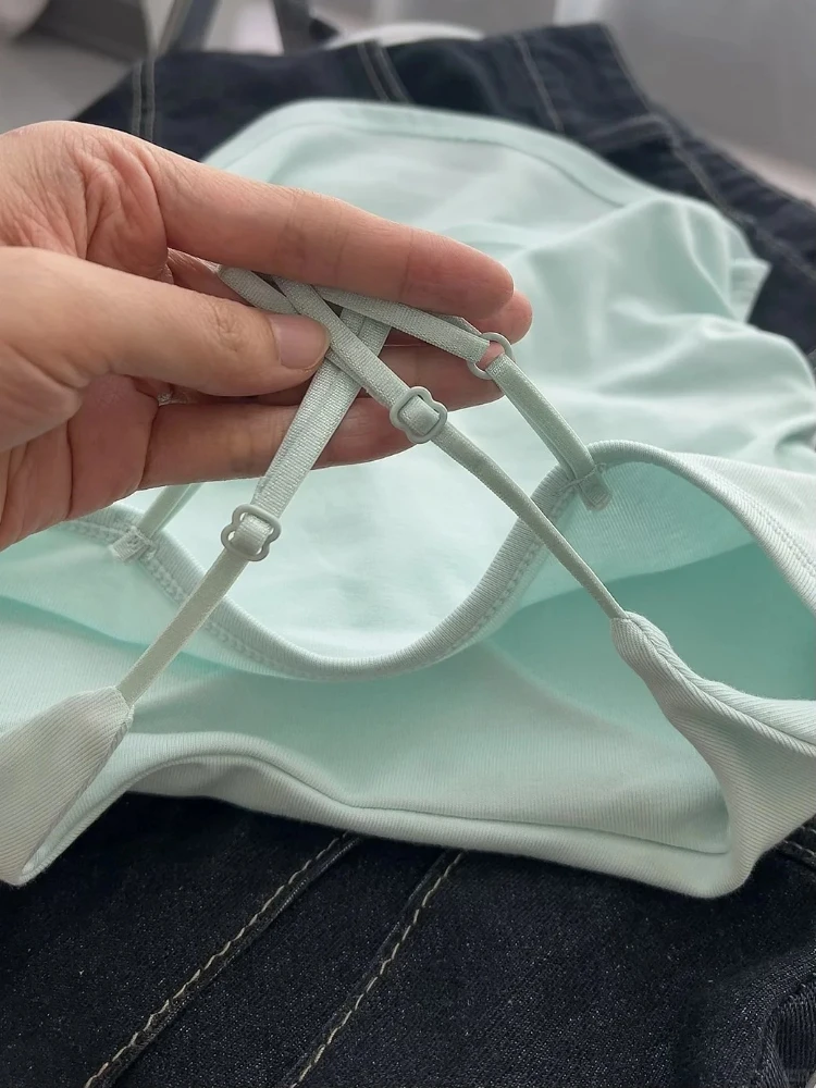 薄荷グリーンのキャミソール：夏用ウエストシェイプで胸パッドを活かした着用法