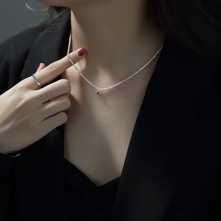 925純銀製 ネックレス【夏用・グリーン・高級満天星デザイン・鎖骨チェーン】