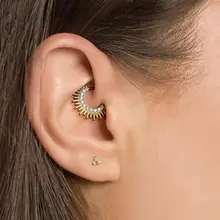 多彩なジルコニアの花デザイン！チタン合金製ピアス【アレルギー防止・イヤーカフ】