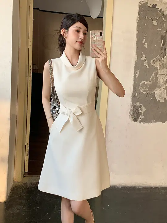 白色フレンチスタイルの無袖リボン付きワンピース【極上の柔らかさ・シンプルデザイン】