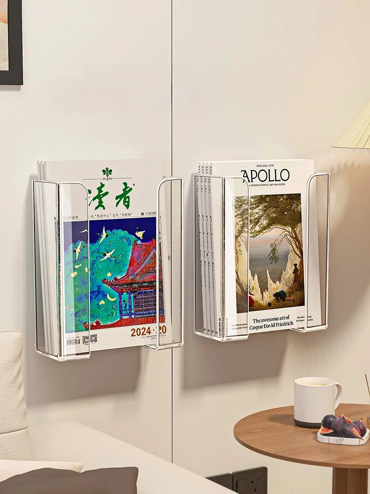壁掛け雑誌ラックN-138：透明アクリルでシンプルな展示を実現