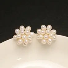 天然淡水小米粒パールの花モチーフピアス【軽やかでエレガント】