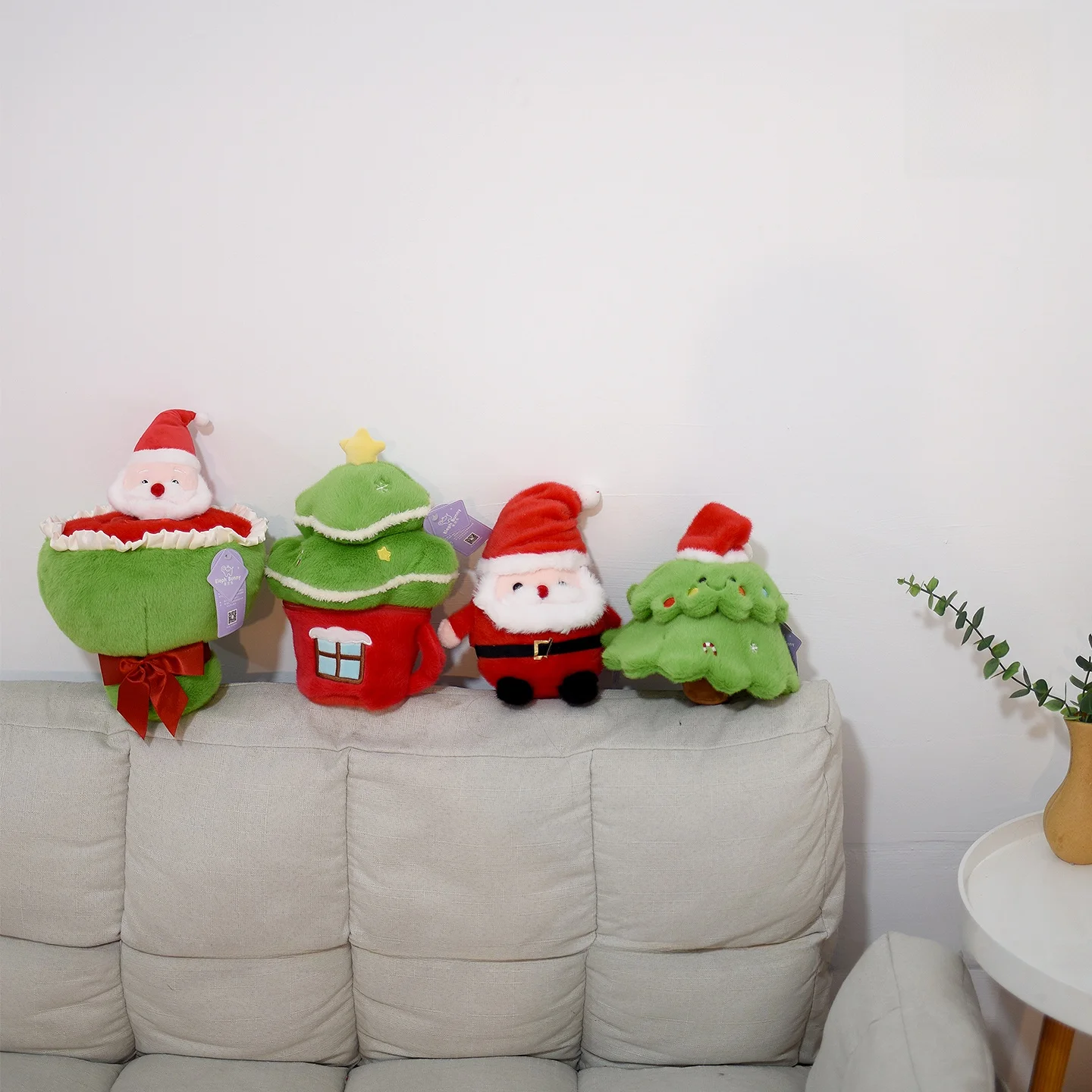 可愛いサンタクロースの ぬいぐるみ：クリスマスツリー用・インテリア装飾の最適な選択