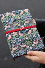 手作り布製ノートカバー【ストロベリー柄・田園風・A5/A6対応】