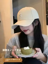 ベージュのロゴ入りキャップ【広めのツバ・大顔に最適・ハードトップ】