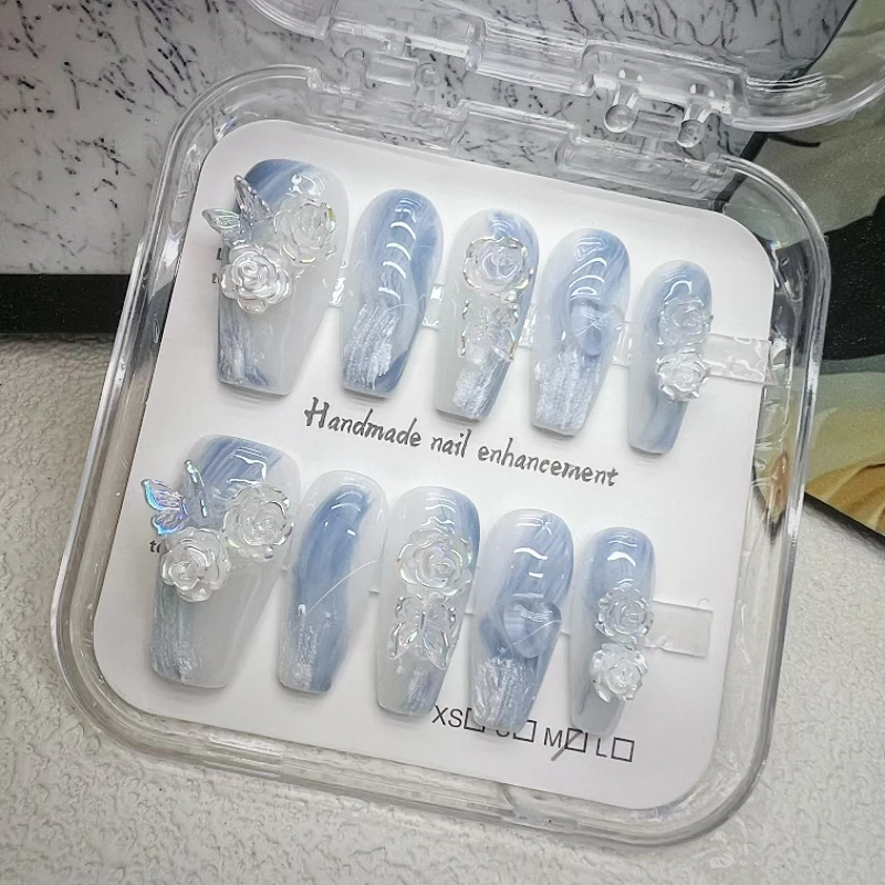 ブルーグラデーション立体山茶花デザインのハンドメイドネイル【優雅な印象・中長サイズ】