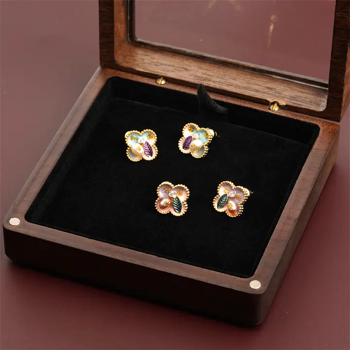 パール風 四葉クローバーイヤリング【春のロマン・滴油デザイン・銅製ゴールドメッキ・S925シルバーピン】