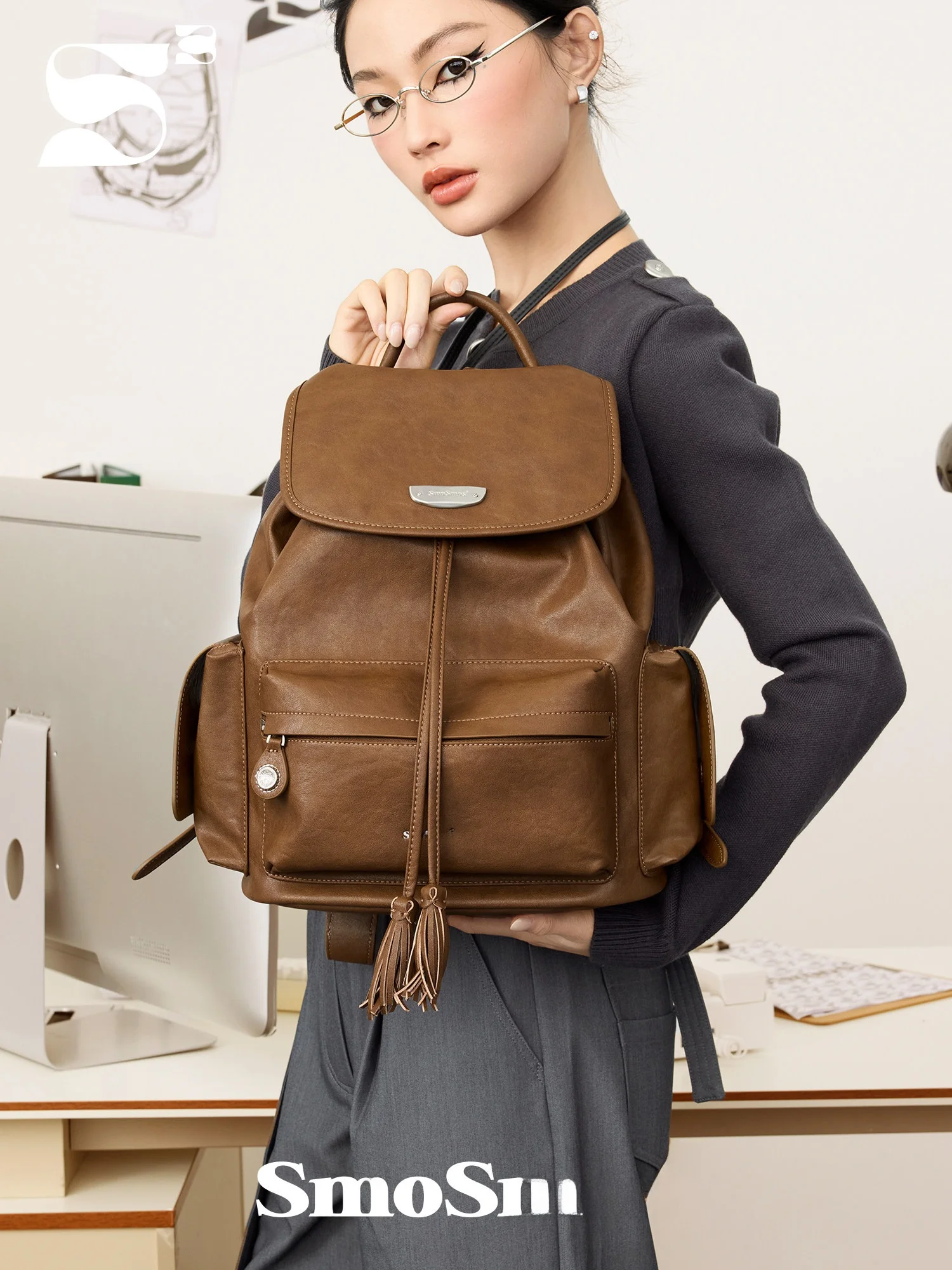 女性用通勤リュック【レトロスタイル・フリンジ・2WAY】の実用性とデザイン特性