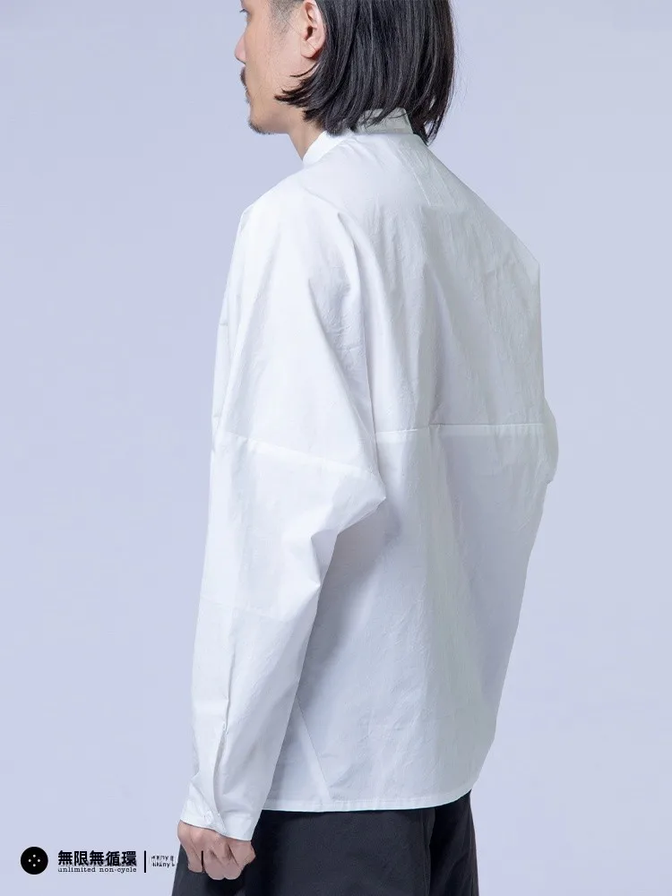 シンプルなメンズシャツは、本当に「着るだけで気分が変わる」の？