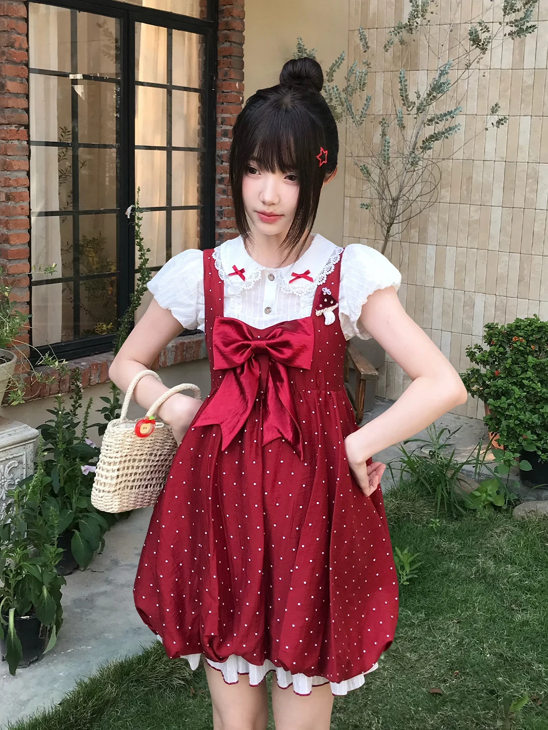 可愛いマシュマロデザインの赤いドットワンピース：学生用セットアップの春夏最適選択