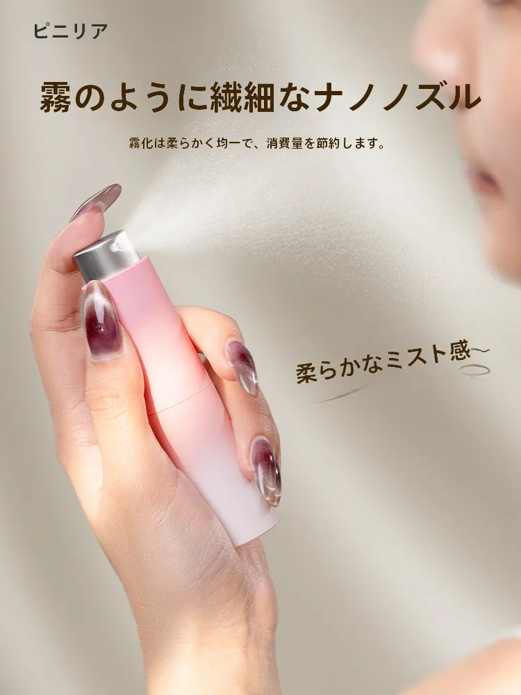 青い香水ボトルを選ぶべき理由は？実は「青」が伝える、メンズの内面の色に気づくこと