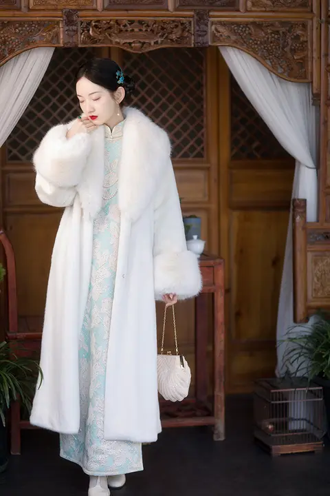 冬用 フェイクファー女性用コート【ゆったりデザイン・快適で保温性あり】