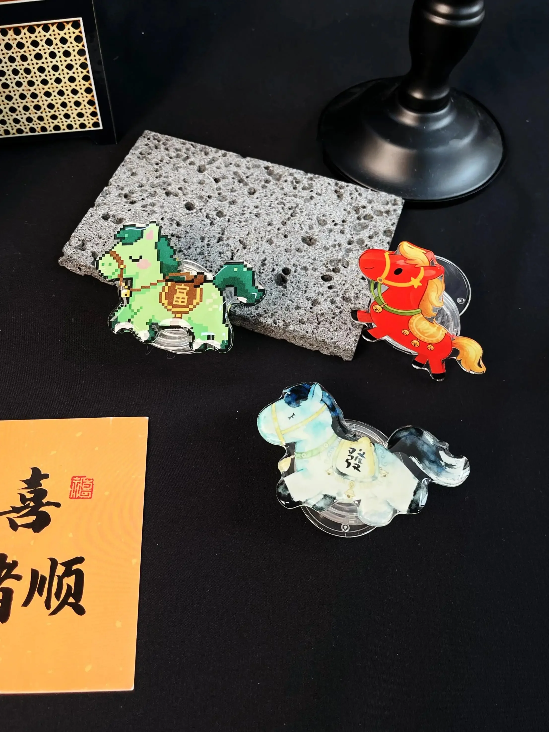 可愛い馬デザインのスマホスタンド：カートゥーンアクセサリーでフォトジェニックな日常を実現