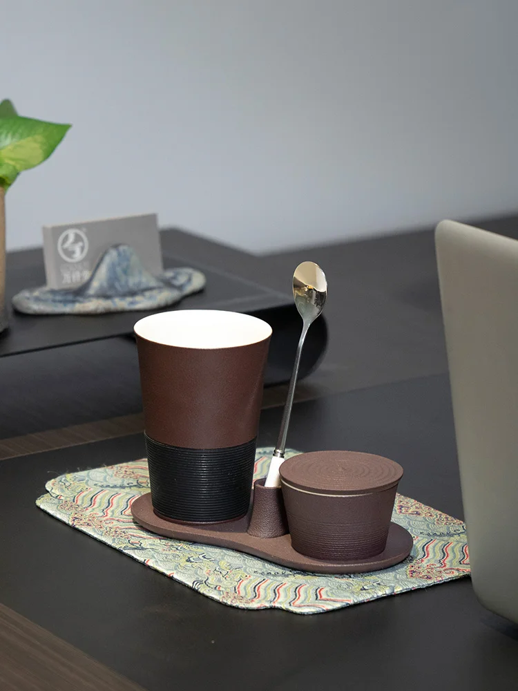 青茶色のティーカップを選ぶべき理由は？小物で心を落ち着かせる魔法の色とは