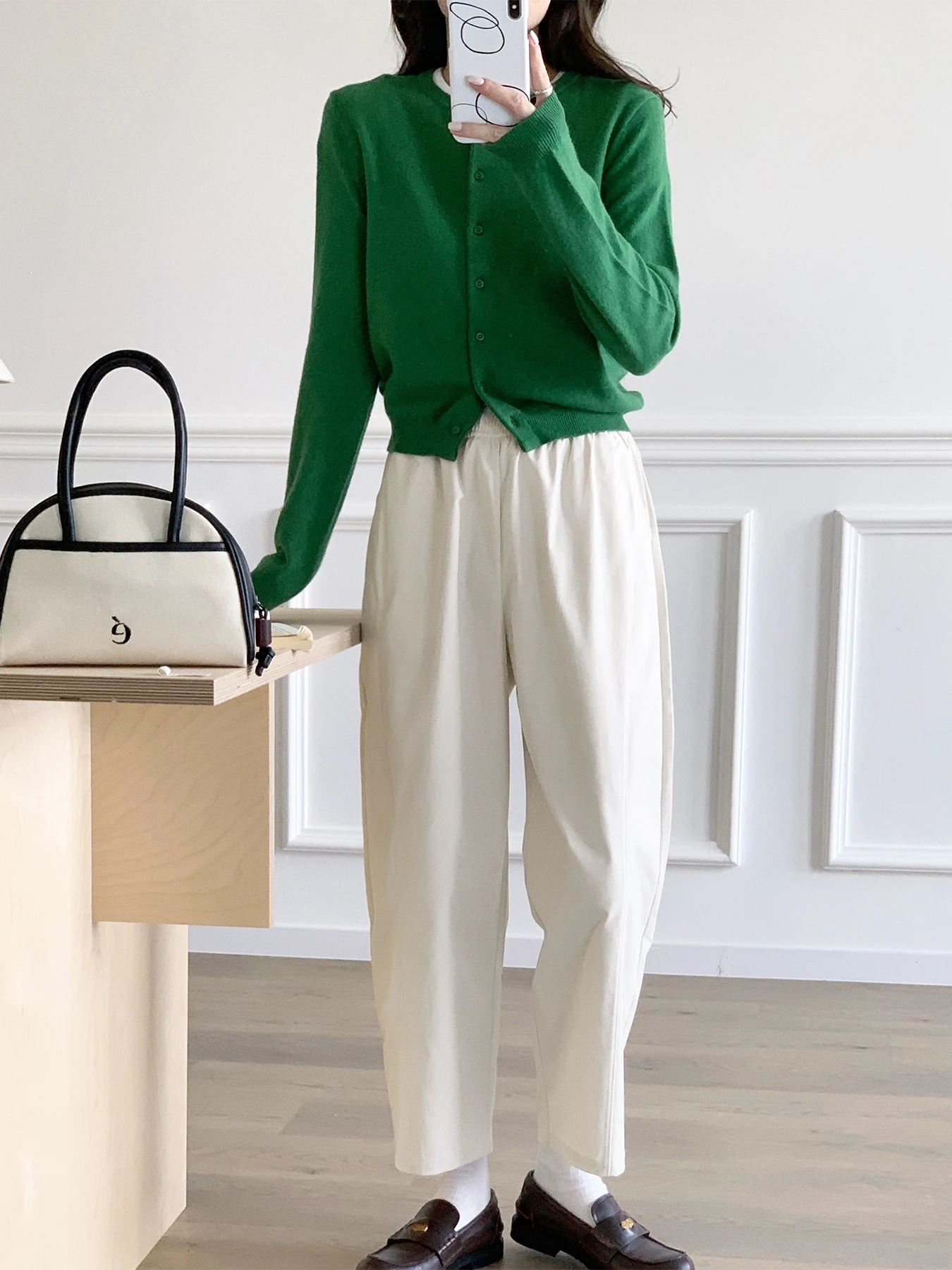 カーゴパンツ コーデ レディース｜通勤に使える黒のストレートハイウエストの完全ガイド