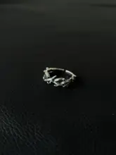 ヴィンテージ風ブランチデザインのクラウンリング【小さなトゲ付き・ユニークアクセサリー】