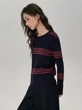 ストライプデザインのニットトップス【女性用・フィット感のある丸首・カラーブロック】