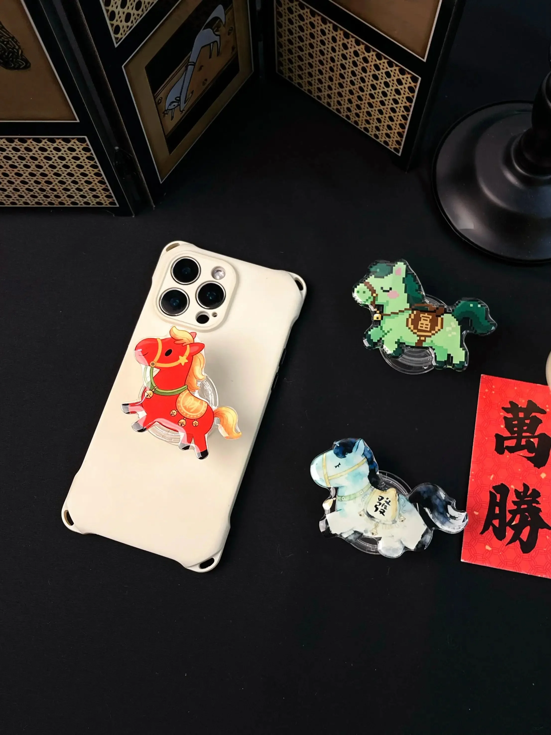 可愛い馬デザインのスマホスタンド：カートゥーンアクセサリーでフォトジェニックな日常を実現