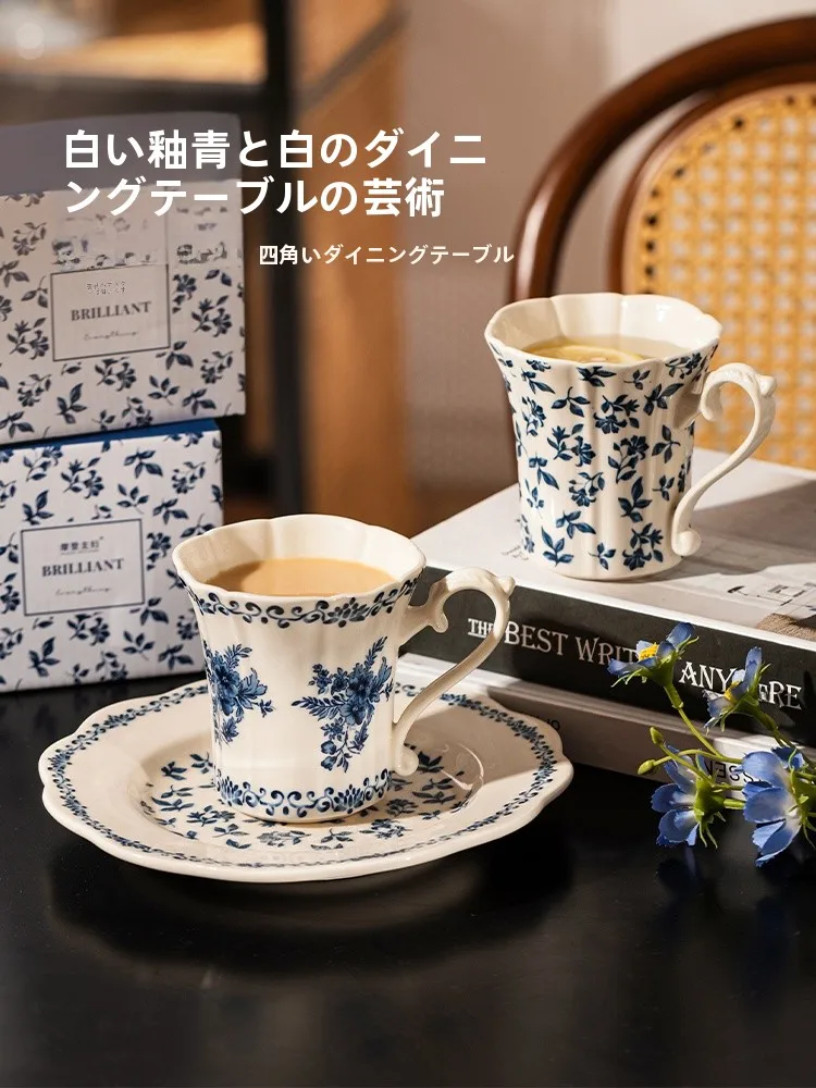 モダンデザイン 磁器製マグカップ：植物花卉柄の釉下彩が特徴