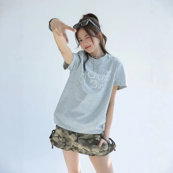 リボン付きのデザインTシャツ【夏用・防寒・快適な着心地・ゆったりシルエット】