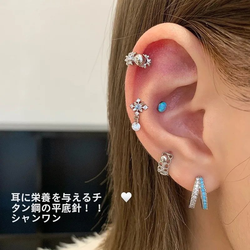 カーブピアスのデザインと素材：RINGRING チタン製U型ピアスの実用性と選定基準