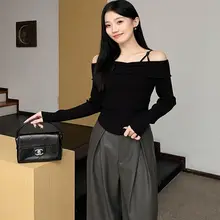 デザイン性のあるオフショルダー 吊り帯ニットトップス【女性用・スリムフィット・秋用】