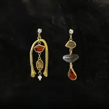 幾何学デザインのアシンメトリックピアス【アート感あふれる・イヤリングタイプ】