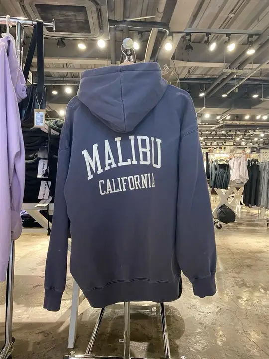 MALIBU刺繍入りフード付きジップアップパーカー【秋用・ゆったりサイズ】
