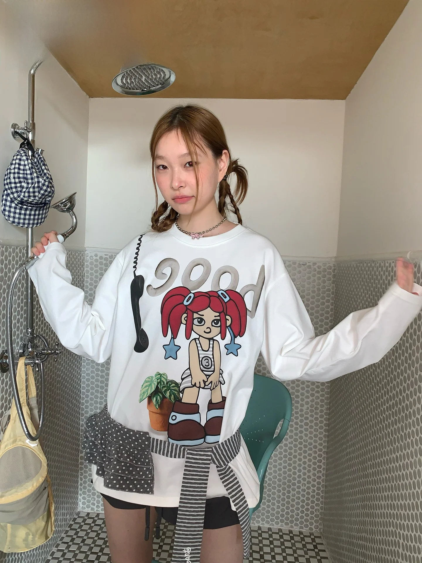 赤いアビーガールのコットン長袖Tシャツ【泥塑スタイル】とは？