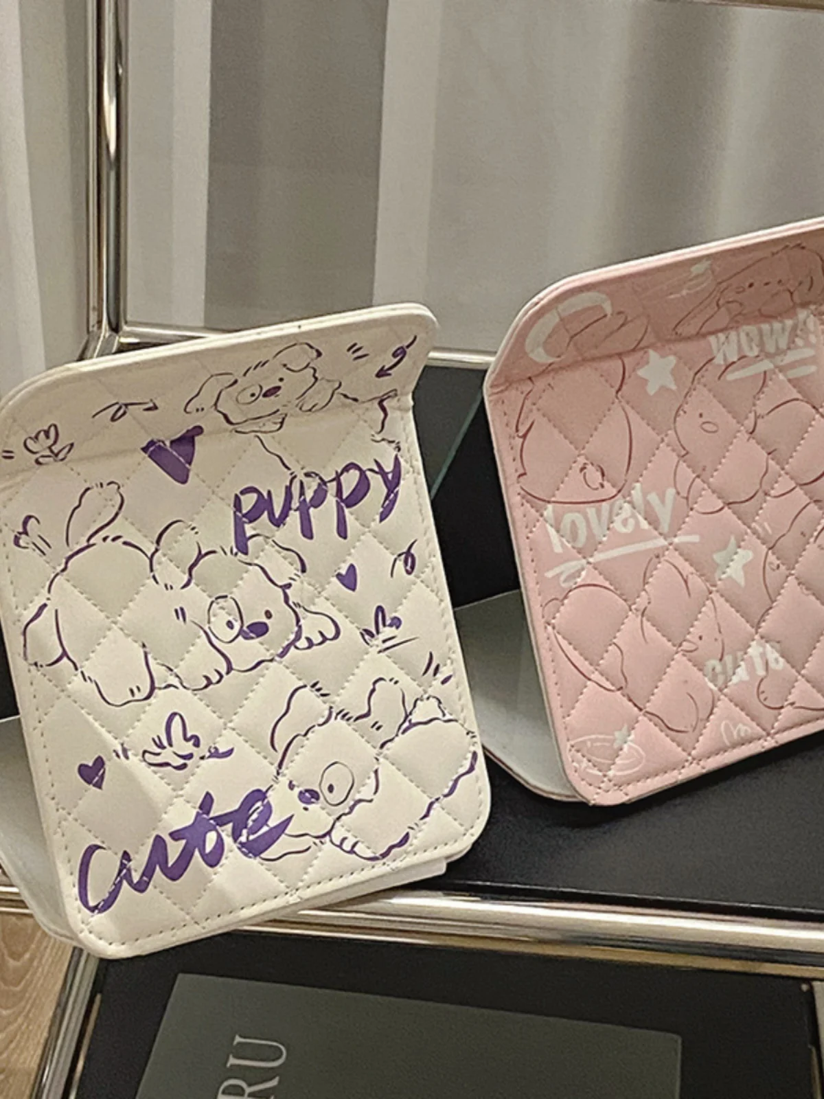 洗面所にぴったりの「かわいい折りたたみ式ミラー」は、本当に必要なのか？