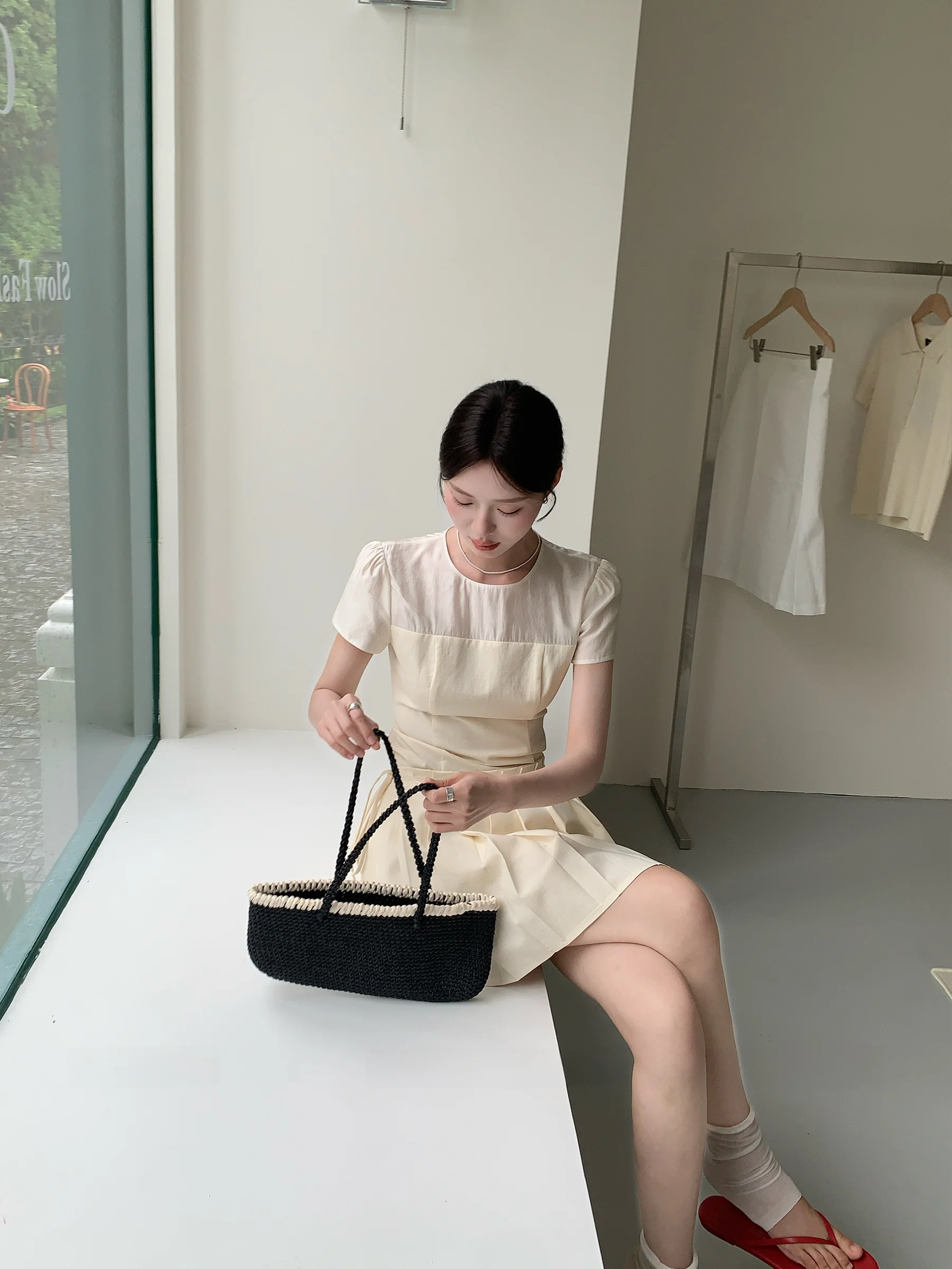 キャミワンピの重ね着で失敗しない方法は？大花柄リバーシブルワンピースが解決するリアルな使い方