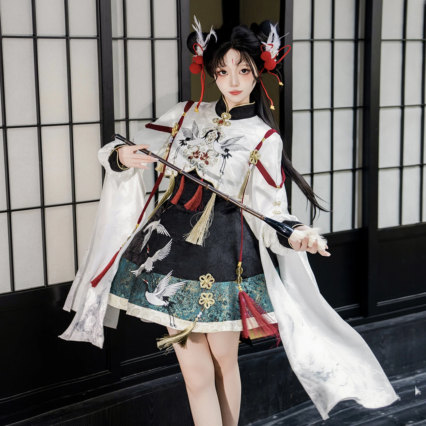 エンブロイダリー ブラウス：  中华風刺繍盤扣短上衣とロングドレスのセットアップの実用性と着用シーン