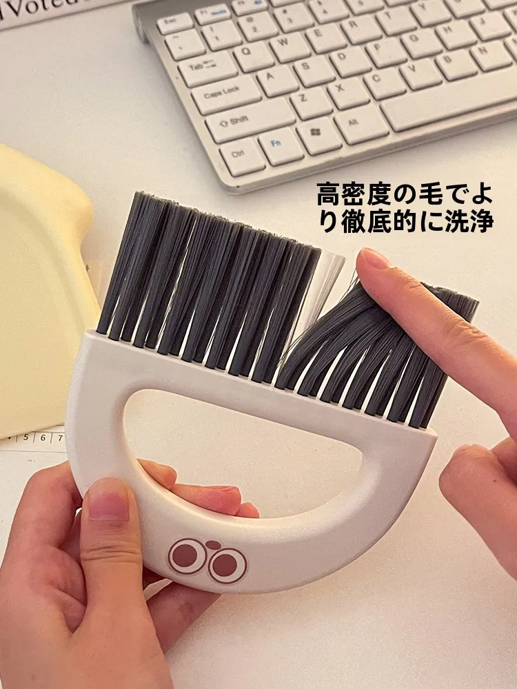 掃除道具をコンパクトに収納するなら、ミニデスク用ほうきセットは本当におすすめ？