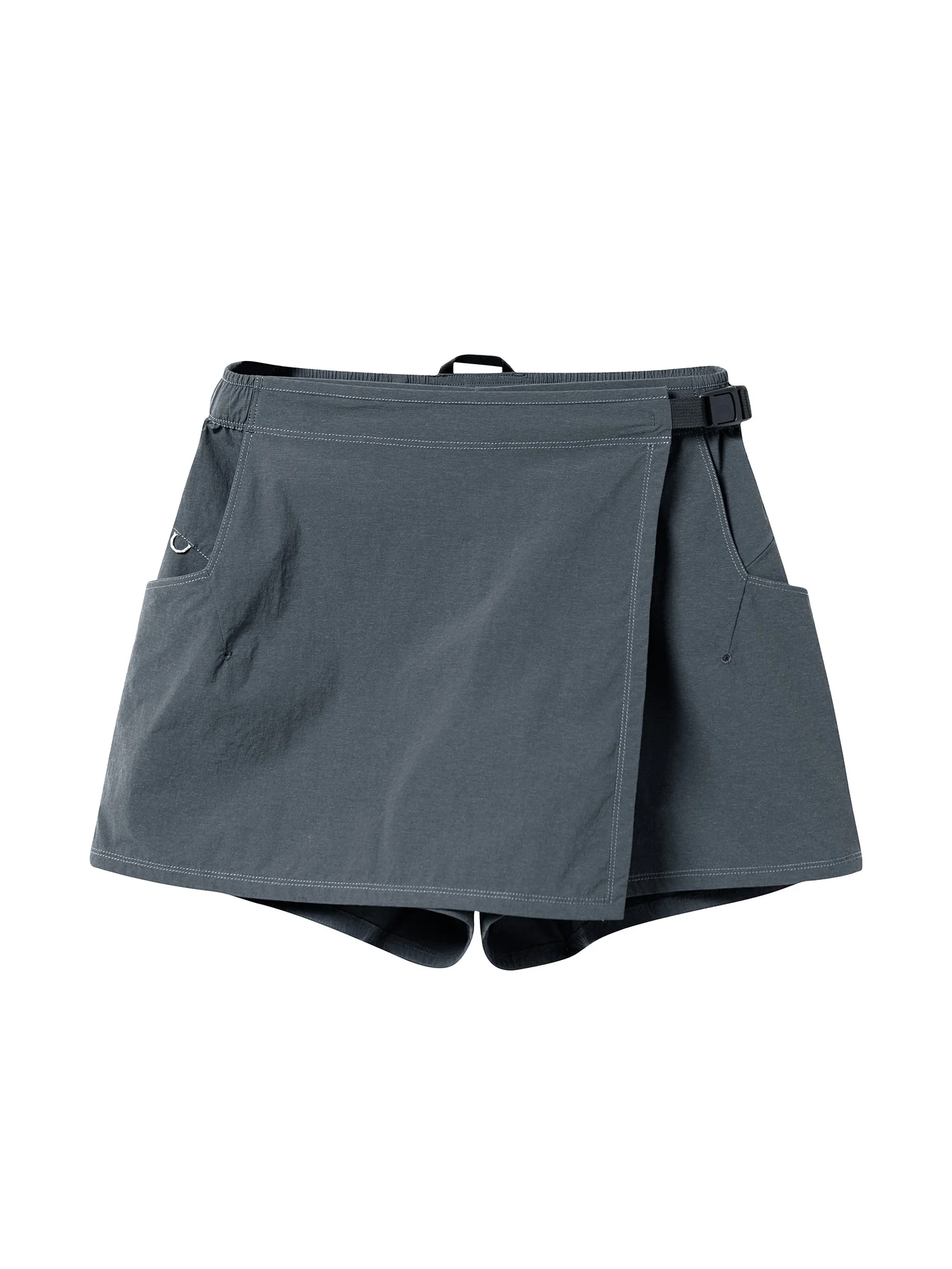 低登山で心が軽くなるのは、本当にこのスカートパンツのせい？