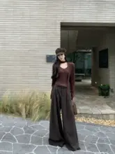 感漂うVネックニットシャツ【女性用・フィット仕立て・飾り紐付き】